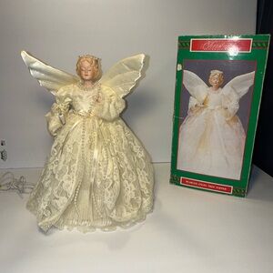House Of Lloyd Lighted Pearled Angel Tree Topper Christmas Around The World 12"